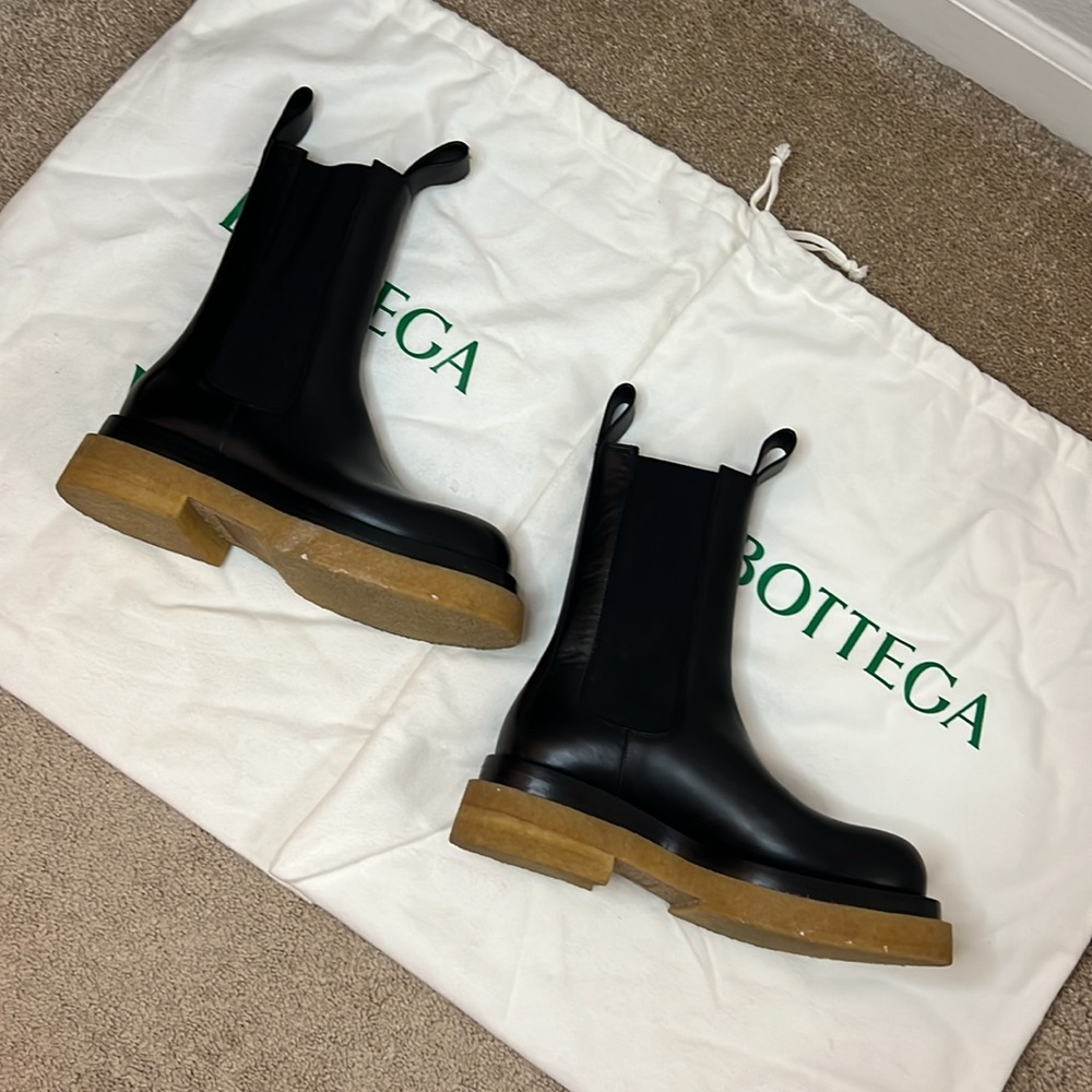 Bottega Veneta Wardrobe 02 Lug Crepe Sole Leather Boots - Picture 7 of 12